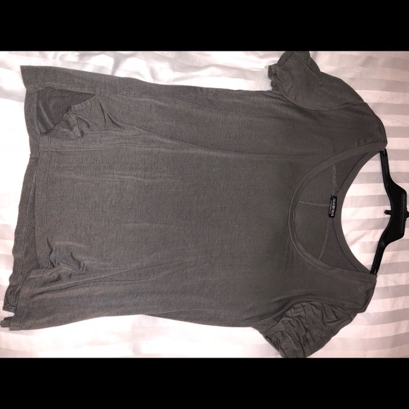 FASHION NOVA GREY T SHIRT SIDE SLIT - Picture 8 of 8